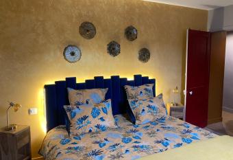 la detente de neuilly allows 18 year olds to book a room