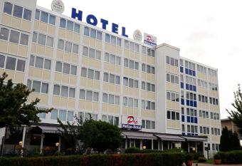 Pro Messe Hotel Hannover allows 18 year olds to book a room