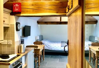 The Outhouse - Ground Floor Studio allows 18 year olds to book a room