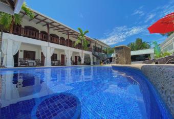 Ocean View Lodge has Balcony rooms