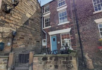 Dunsley Cottage has Balcony rooms