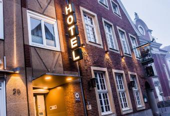 Hotel Martinihof allows 18 year olds to book a room