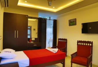 karibu Residency has rooms with a private hot tub