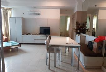 Batavia apartemen has rooms with a private hot tub