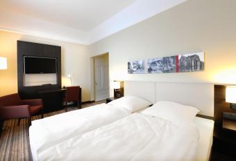 Hotel Tenbrock - Restaurant 1905 allows 18 year olds to book a room