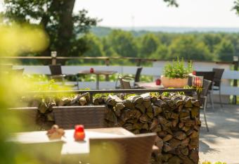 Berghotel Hohe Mark allows 18 year olds to book a room