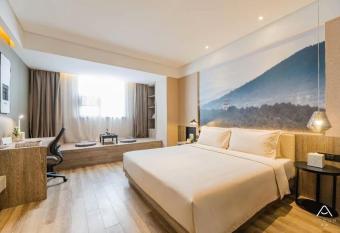 Atour Hotel Shunde Midea Yueran Plaza Foshan allows 18 year olds to book a room