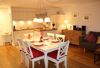 Appartement JULIA allows 18 year olds to book a room