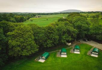 Further Space at Thornfield Luxury Glamping Pods, The Dark Hedges, Ballycastle allows 18 year olds to book a room