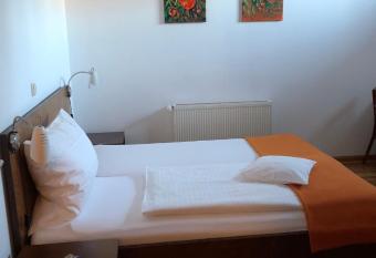 Zur Ludwigsbahn allows 18 year olds to book a room