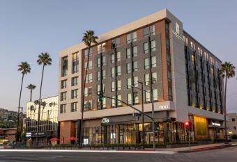 The Glenmark, Glendale, a Tribute Portfolio Hotel allows 18 year olds to book a room