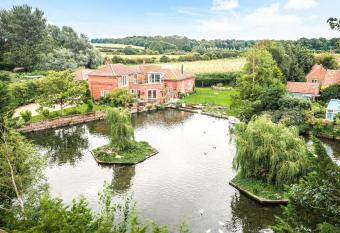 Lakeside Old Hunstanton allows 18 year olds to book a room