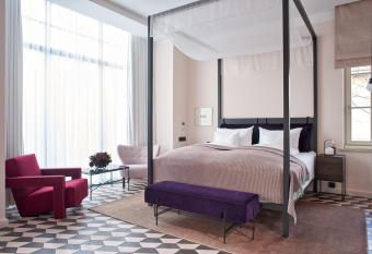 Bagatelle Gardenhouse allows 18 year olds to book a room