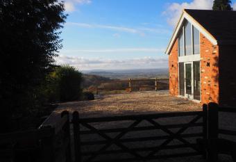 Cheltenham View Lodge has Balcony rooms
