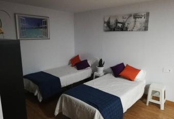 Loft Santa Cruz, Acoran allows 18 year olds to book a room