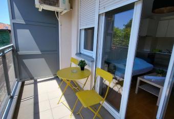 Apartmani Simi   Quatro allows 18 year olds to book a room