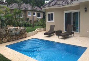 2 Bed, 2 Bath, New Jacuzzi, High Speed Wi-Fi allows 18 year olds to book a room