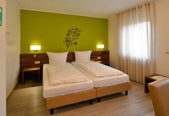 Hotel L  Angolo allows 18 year olds to book a room