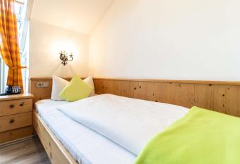 Hotel-Gasthof Zum Dragoner has Balcony rooms