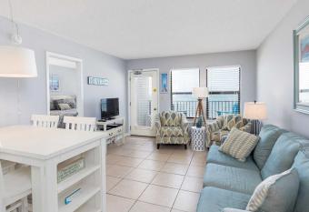 Island Sunrise II has Balcony rooms