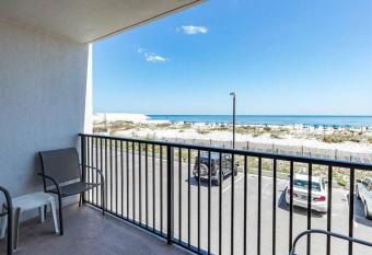 Island Winds West has Balcony rooms