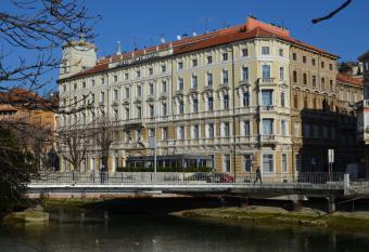 Rooms & Apartments Infinity has Balcony rooms