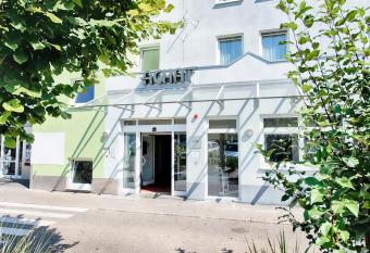 ACHAT Hotel Stuttgart Zuffenhausen allows 18 year olds to book a room