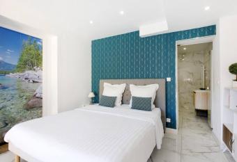 Studio tout confort avec parking et terrasse    Eze village has Balcony rooms