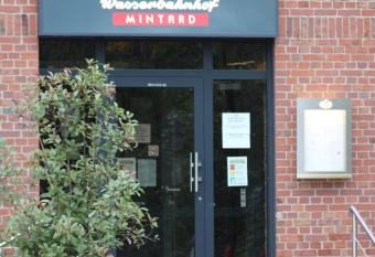 Hotel Mintarder Wasserbahnhof allows 18 year olds to book a room