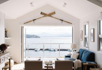 Bruny Boathouse has Balcony rooms