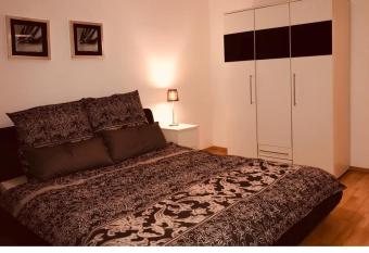 Gro  e Wohnung Koochi-Appartement 78 Quadratmeter allows 18 year olds to book a room