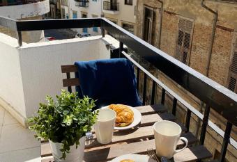 Cozy place has Balcony rooms