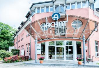 ACHAT Hotel Schwetzingen Heidelberg allows 18 year olds to book a room