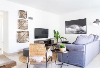 Miami Beach Apartments allows 18 year olds to book a room