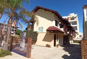 Duplex com   timo custo x benef  cio pertinho da Praia de Mariscal has Balcony rooms