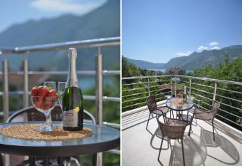 Apartments Risan has Balcony rooms