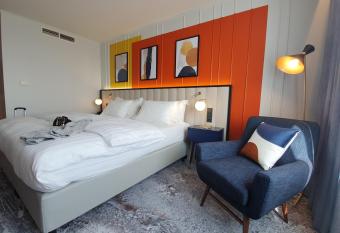 voco Dusseldorf Seestern, an IHG Hotel allows 18 year olds to book a room