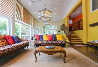 Peaceful Forest Haven 3 BR - Bangkong Kahoy Valley has Balcony rooms