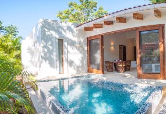 Casa Mon Repos en Careyes allows 18 year olds to book a room