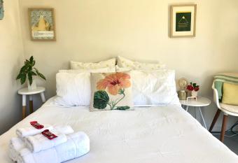 Sunny, Serene Studio @ Motueka allows 18 year olds to book a room