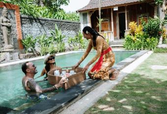 Puri Astrani Villa allows 18 year olds to book a room