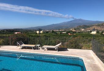 Villino Lenci has Balcony rooms