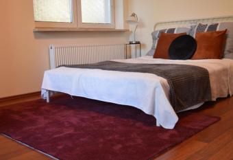 Apartament przy Koniu Troja  skim allows 18 year olds to book a room