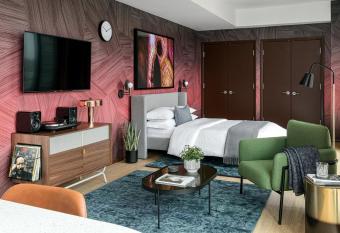  Liz by Black Swan - DC Executive Flat allows 18 year olds to book a room