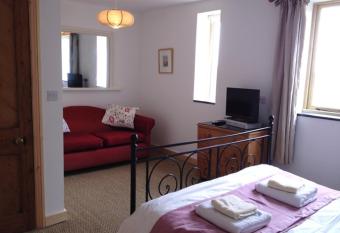 Three Chimneys Farm Accommodation has Balcony rooms