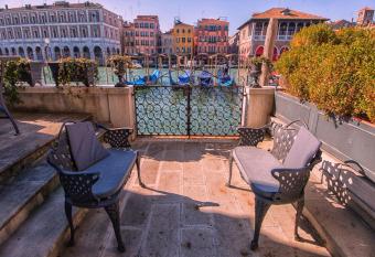 Grimaldi Apartments Hermitage Canal Grande view has Balcony rooms