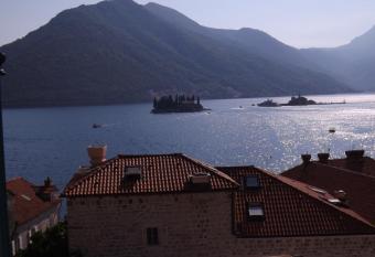 Gudelj Apartments has Balcony rooms