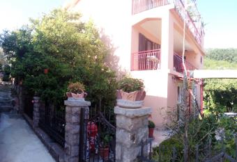 Apartments Kova  evi   has Balcony rooms