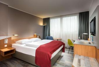 Ramada by Wyndham Hannover allows 18 year olds to book a room