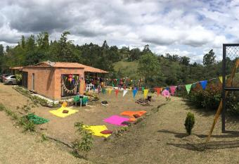 El aguacatal has Balcony rooms